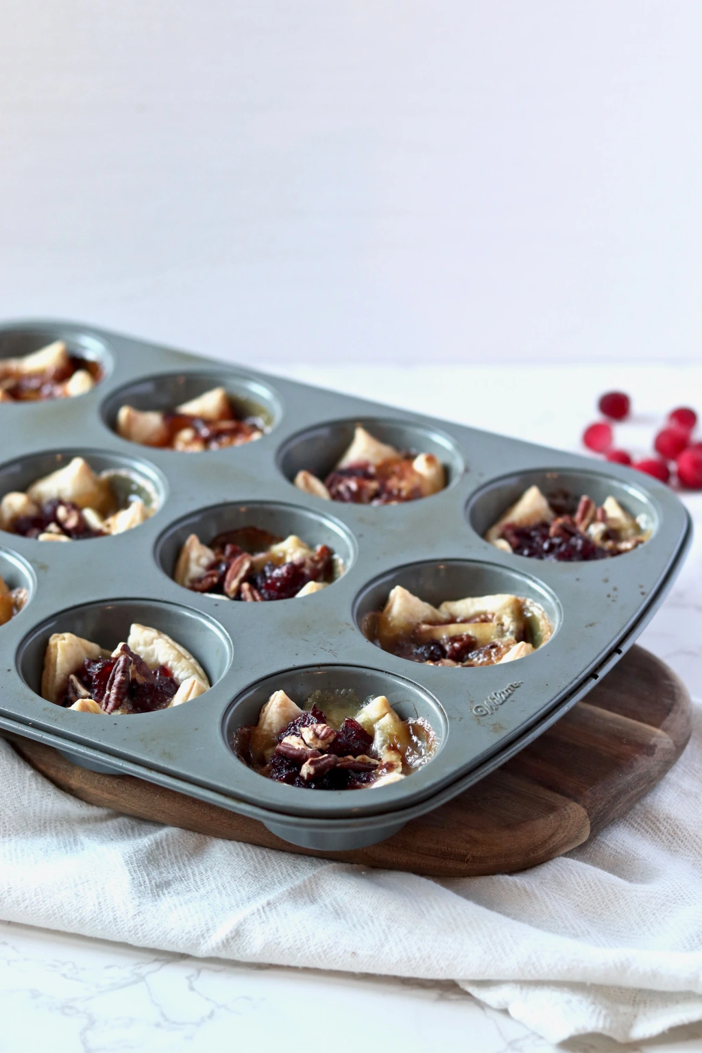 Cranberry Brie Puff Pastry Bites